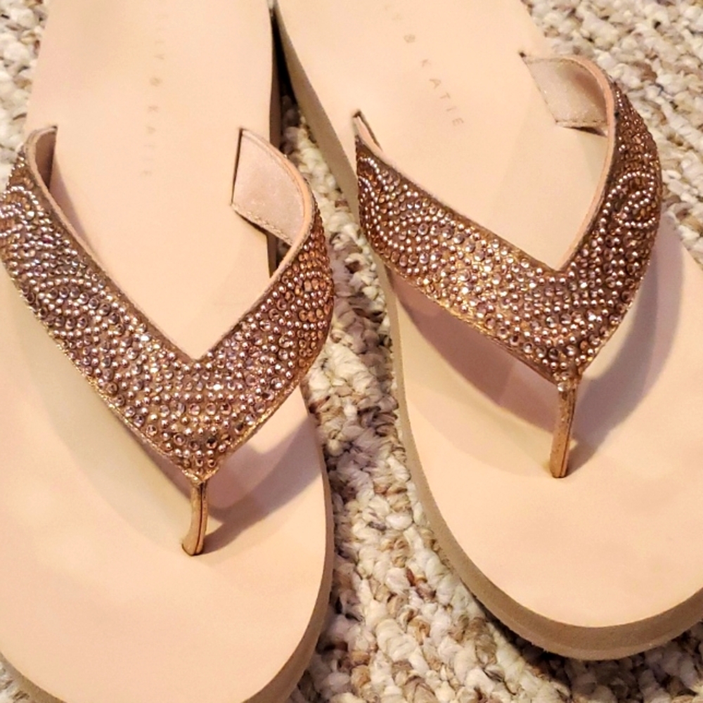 Kelly & Katie Rose Gold Flip Flops, Size 7 M